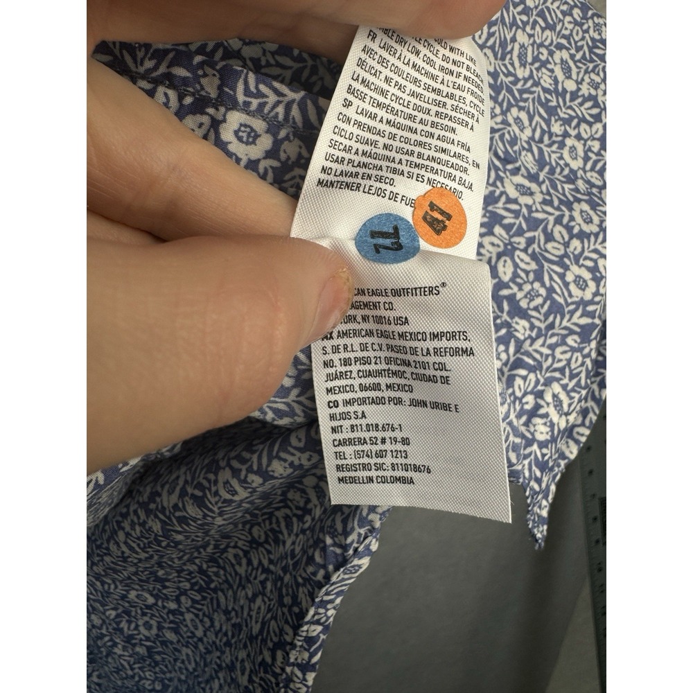 American Eagle NWT 100% Cotton Blue White Floral Print Button-Up Shirt Small - Picture 10 of 16